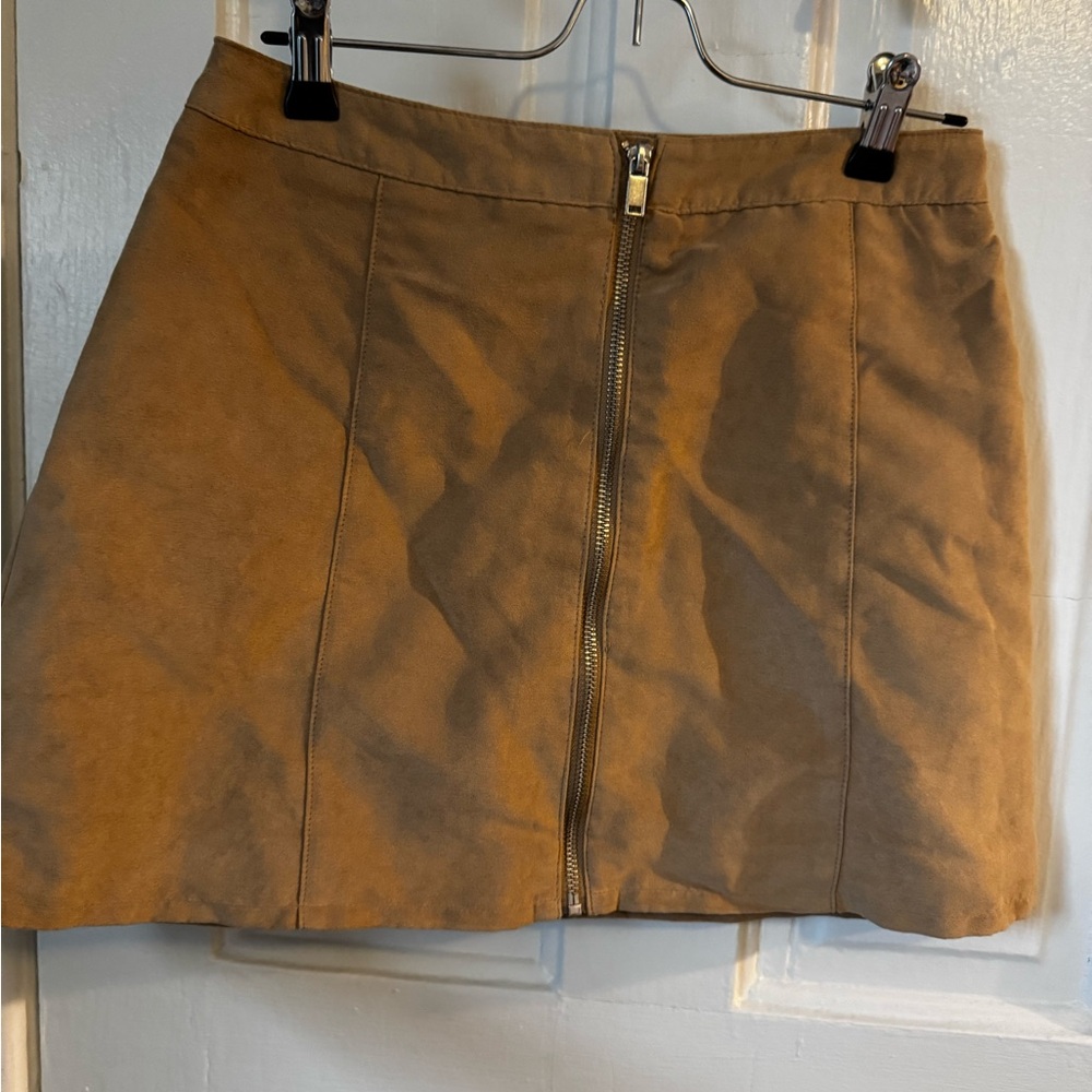 Cute faux suede mini skirt - tan color - zipper from top to bottom